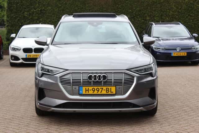 Audi e-tron (2019) thumbnail 9