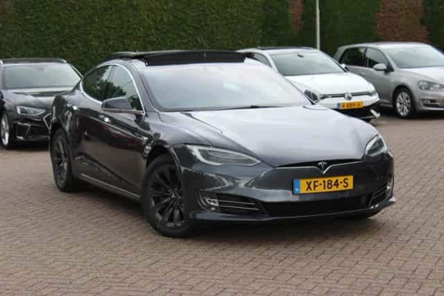 Tesla Model S (2018) thumbnail 1