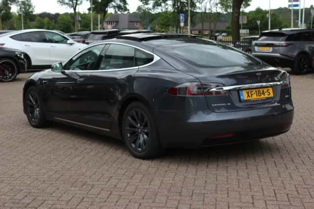 Tesla Model S (2018) thumbnail 4