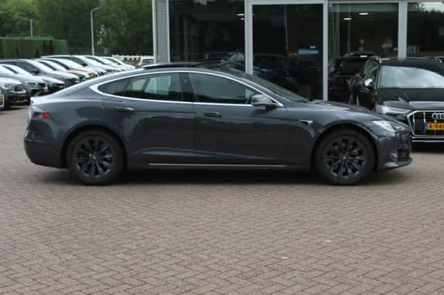 Tesla Model S (2018) thumbnail 6