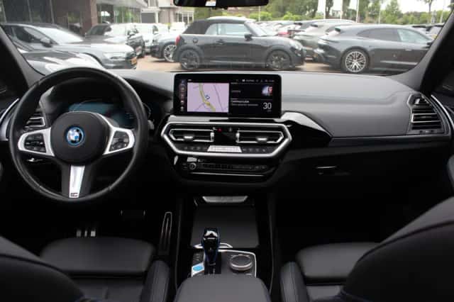BMW iX3 (2022) thumbnail 3