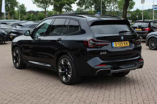 BMW iX3 (2022) thumbnail 4