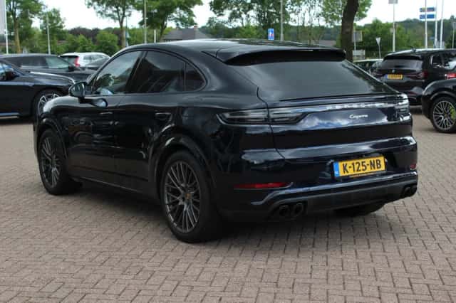Porsche Cayenne (2021) thumbnail 4