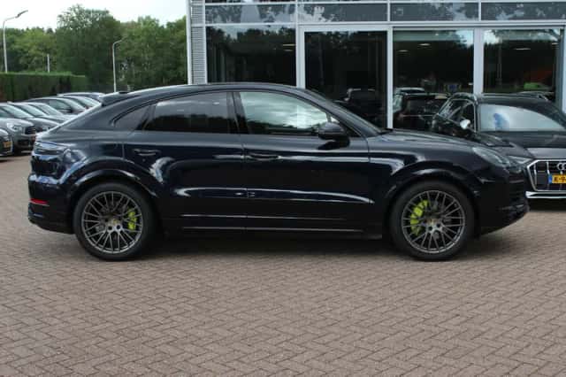 Porsche Cayenne (2021) thumbnail 6