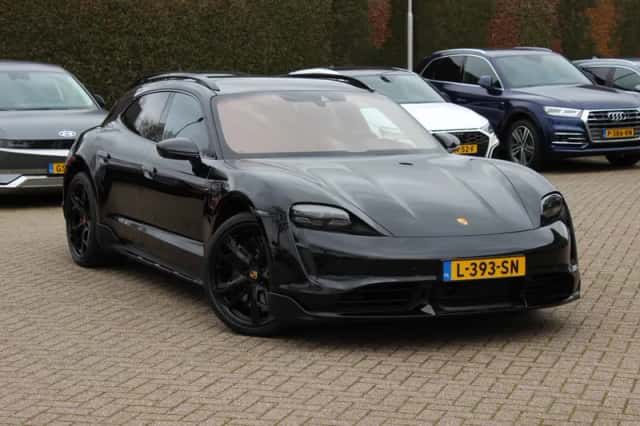 Porsche Taycan (2021) thumbnail 1