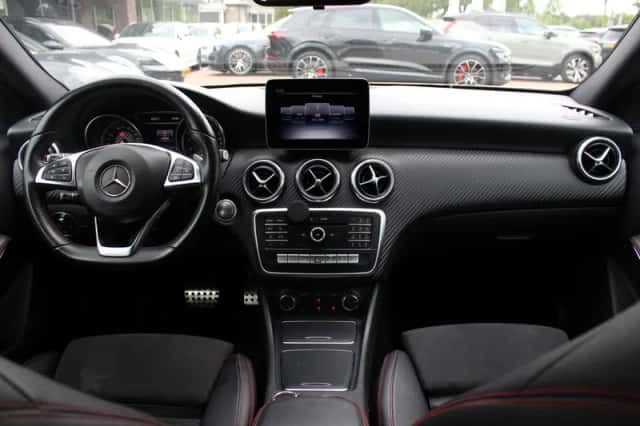 Mercedes-Benz A-Klasse (2018) thumbnail 2