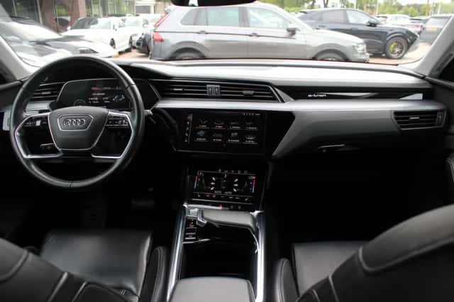 Audi e-tron (2019) thumbnail 3