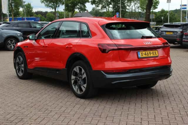 Audi e-tron (2019) thumbnail 4