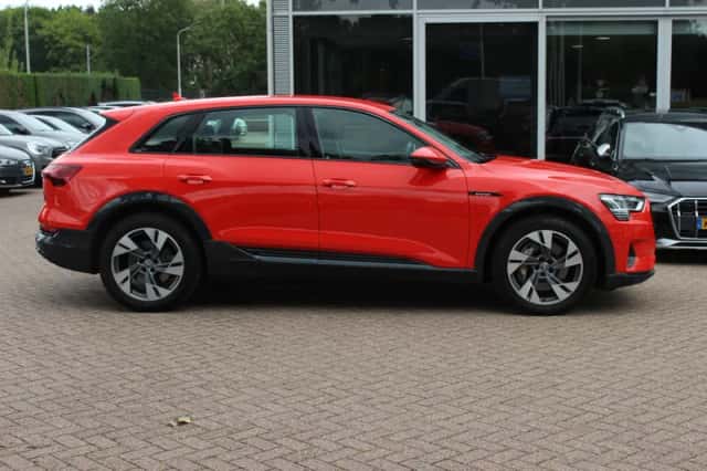 Audi e-tron (2019) thumbnail 6