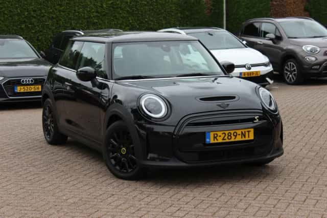 MINI Electric (2022) thumbnail 1