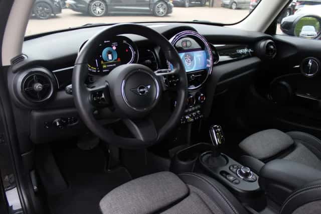 MINI Electric (2022) thumbnail 3