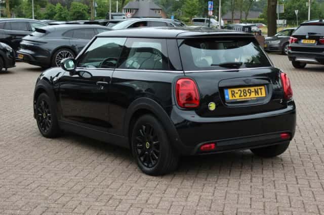 MINI Electric (2022) thumbnail 4