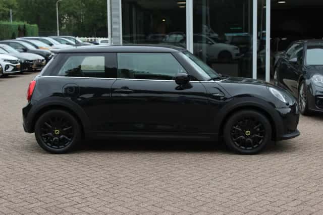 MINI Electric (2022) thumbnail 6