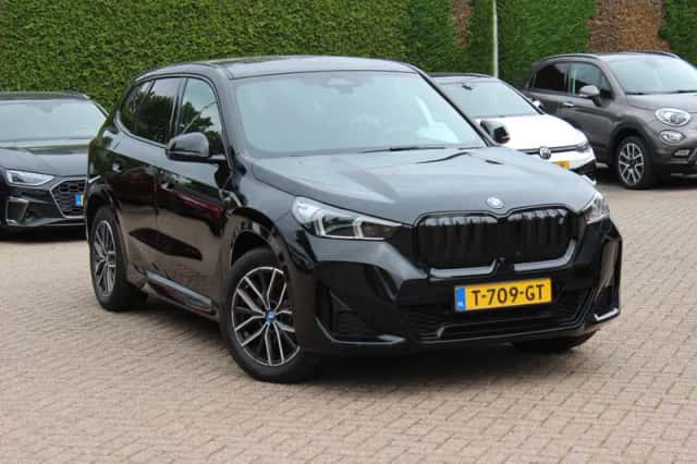 BMW iX1 (2023) thumbnail 1