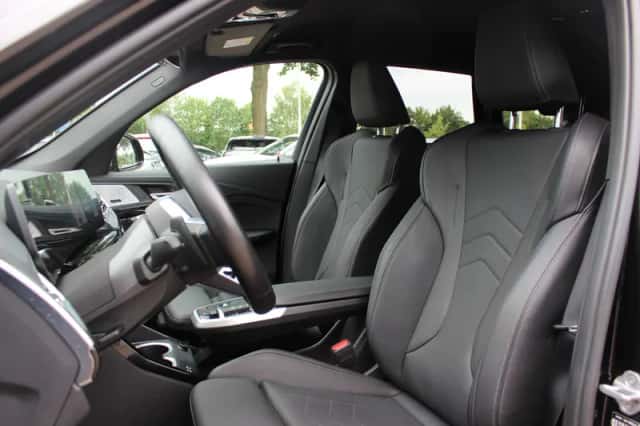 BMW iX1 (2023) thumbnail 5