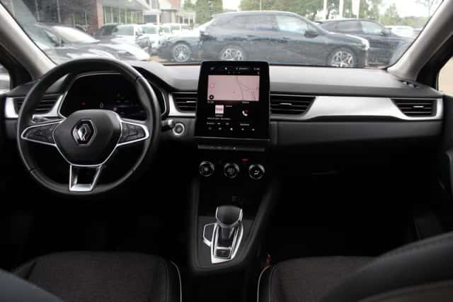 Renault Captur (2020) thumbnail 2