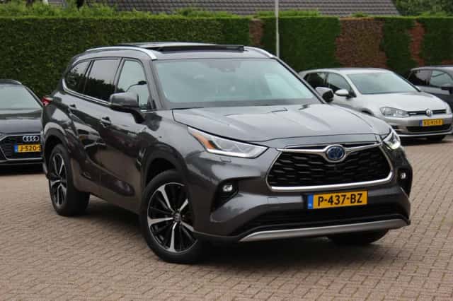 Toyota Highlander (2021) thumbnail 1