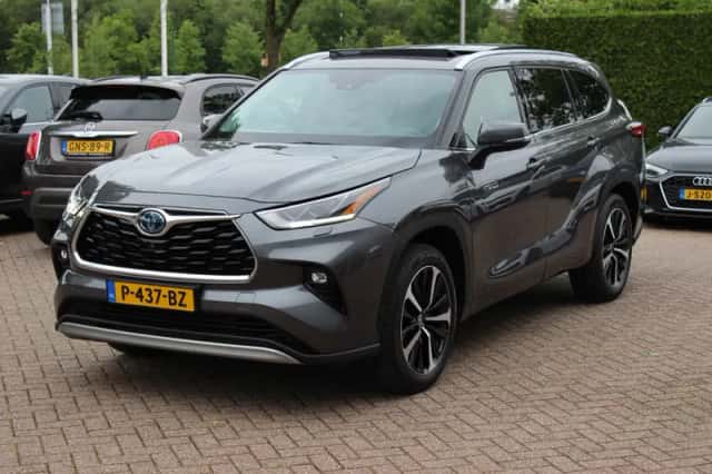 Toyota Highlander (2021) thumbnail 5