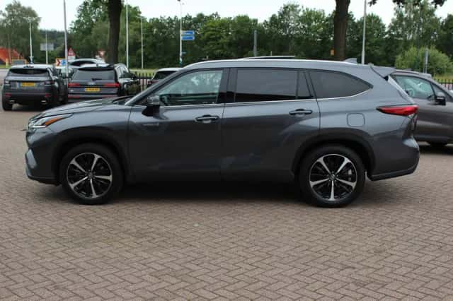 Toyota Highlander (2021) thumbnail 6