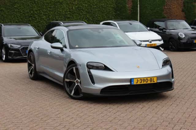 Porsche Taycan (2020) thumbnail 1
