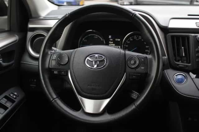 Toyota RAV4 (2016) thumbnail 5