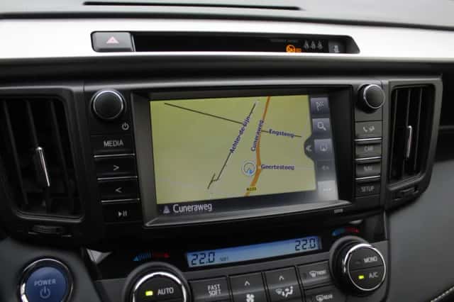 Toyota RAV4 (2016) thumbnail 6