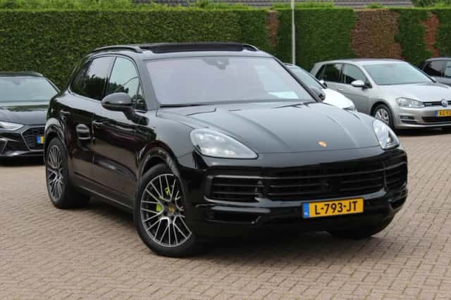 Porsche Cayenne (2021) thumbnail 1