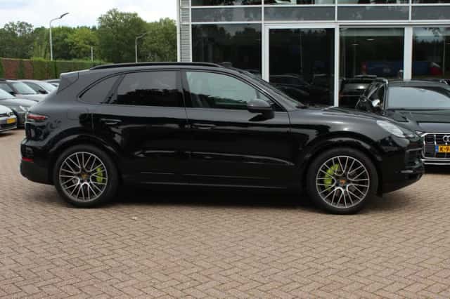 Porsche Cayenne (2021) thumbnail 5
