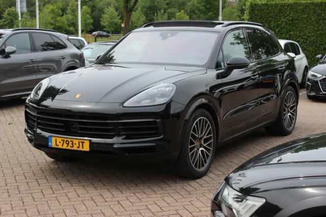 Porsche Cayenne (2021) thumbnail 6