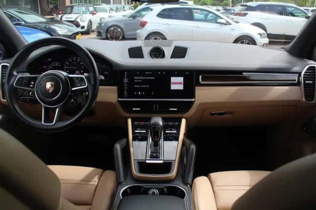 Porsche Cayenne (2020) thumbnail 2