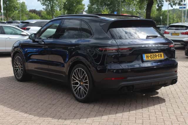 Porsche Cayenne (2020) thumbnail 3