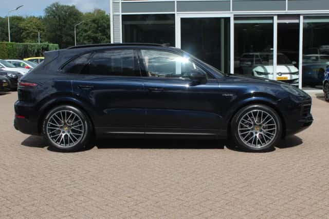Porsche Cayenne (2020) thumbnail 5