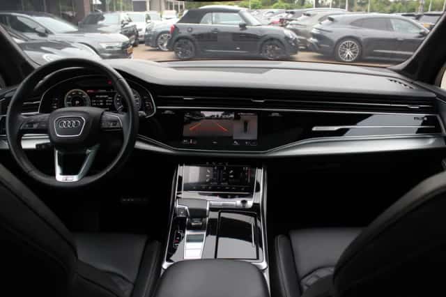 Audi Q7 (2021) thumbnail 2