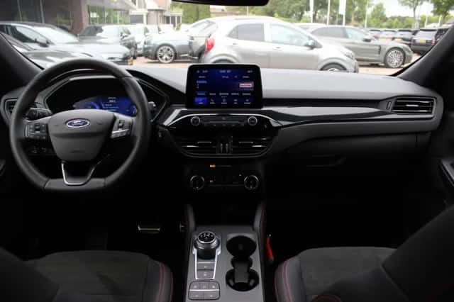 Ford Kuga (2024) thumbnail 2