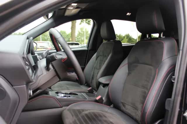 Ford Kuga (2024) thumbnail 4