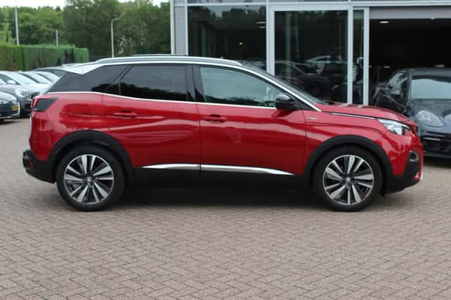 Peugeot 3008 (2017) thumbnail 5