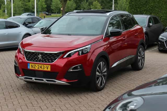 Peugeot 3008 (2017) thumbnail 6