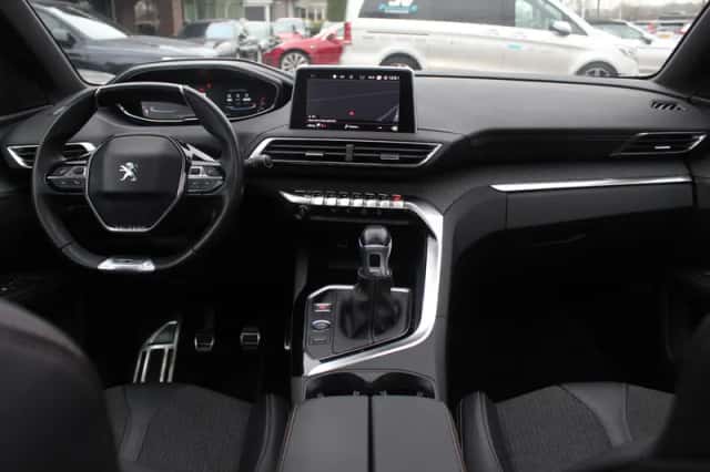 Peugeot 3008 (2019) thumbnail 2