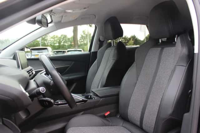 Peugeot 3008 (2019) thumbnail 4