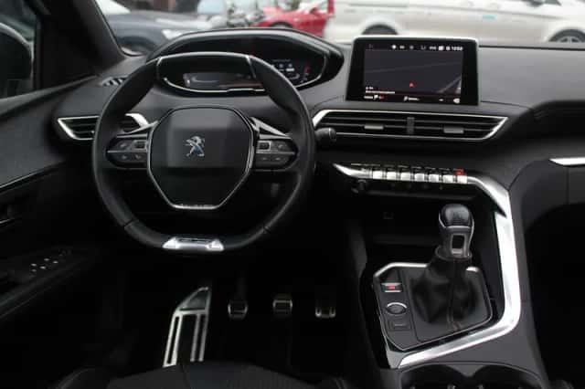 Peugeot 3008 (2019) thumbnail 5