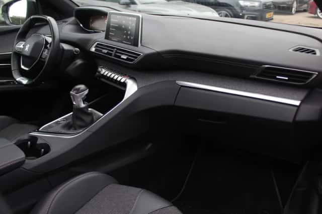 Peugeot 3008 (2019) thumbnail 6