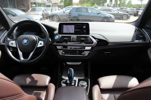 BMW iX3 (2021) thumbnail 3