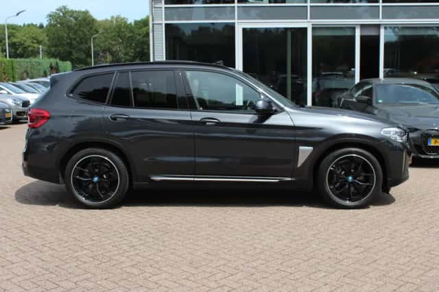 BMW iX3 (2021) thumbnail 6