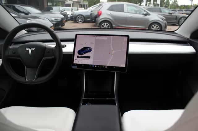 Tesla Model 3 (2019) thumbnail 3