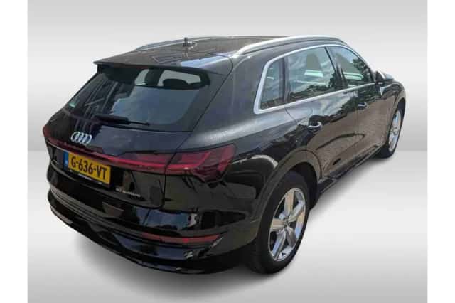 Audi e-tron (2019) thumbnail 3