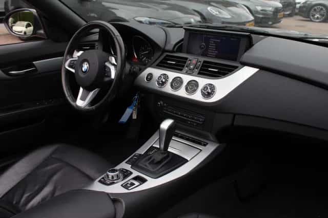 BMW Z4 (2010) thumbnail 2