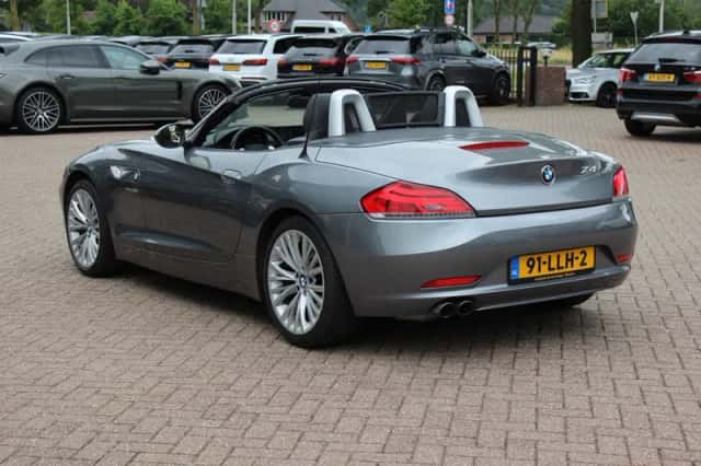 BMW Z4 (2010) thumbnail 3