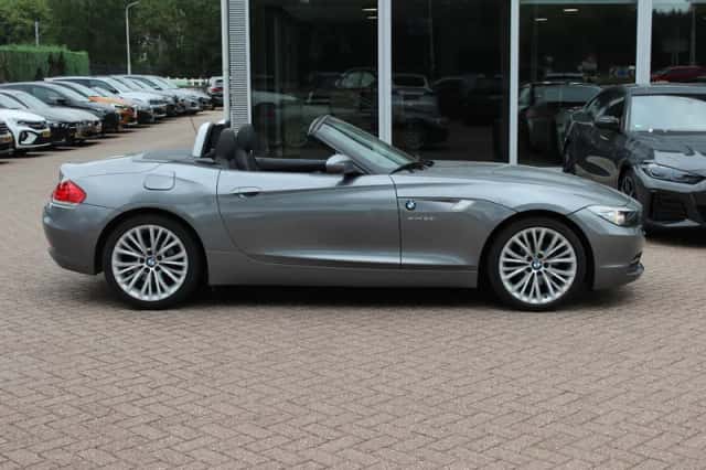 BMW Z4 (2010) thumbnail 5