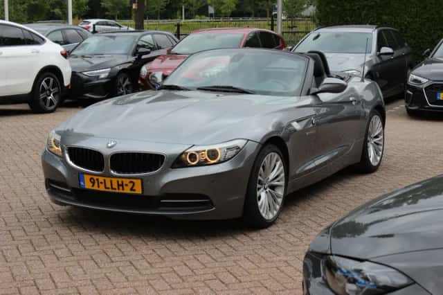 BMW Z4 (2010) thumbnail 6