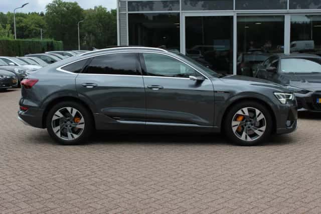 Audi e-tron (2020) thumbnail 5